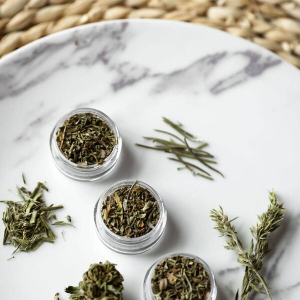 Aromates au chanvre : les Herbes du Roannais – Image 2