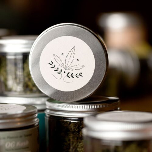 Boite de fleurs CBD avec le logo Les Plantes de Tomine